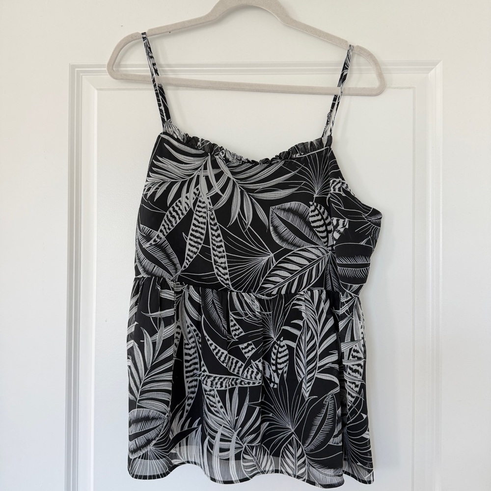 Cute summer Black and White Leaf Print Women's Top Banana Republic